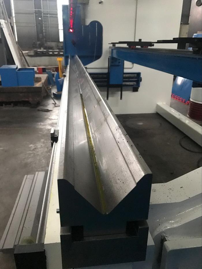 side view 4m CNC press brake bending Yawei made in china ES AS640 DSP laser guarding