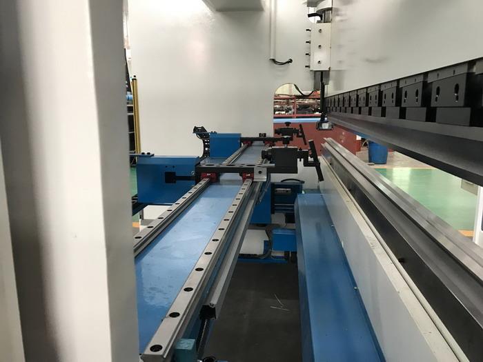 China Yawei PBC PBM made 4 axis auto press brake back gauge type Eprax Hybrid